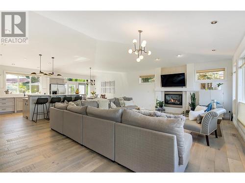 465 Okaview Road, Kelowna, BC - Indoor Photo Showing Living Room With Fireplace