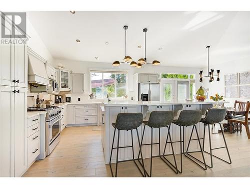 465 Okaview Road, Kelowna, BC - Indoor Photo Showing Kitchen With Upgraded Kitchen