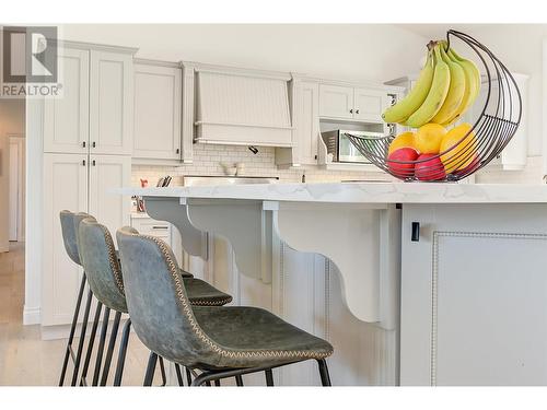 465 Okaview Road, Kelowna, BC - Indoor Photo Showing Kitchen