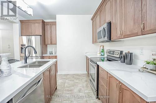 3102 Gladeside Avenue, Oakville, ON - Indoor Photo Showing Kitchen With Double Sink