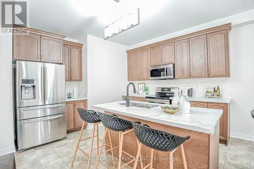 3102 Gladeside Avenue, Oakville, ON - Indoor Photo Showing Kitchen With Upgraded Kitchen