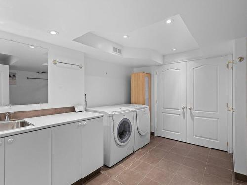 Bathroom - 436 Ch. Strathcona, Mont-Royal, QC - Indoor Photo Showing Laundry Room