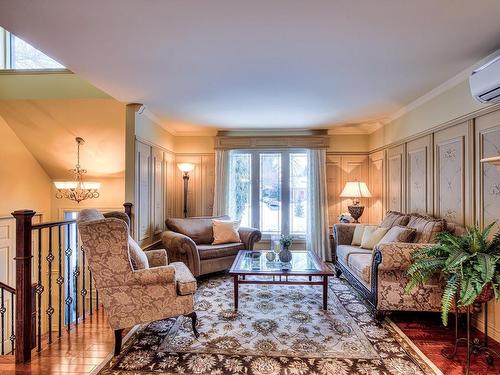 Salon - 1553 Boul. Jolibourg, Laval (Sainte-Dorothée), QC - Indoor Photo Showing Living Room