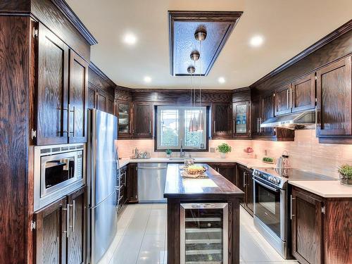 Cuisine - 1553 Boul. Jolibourg, Laval (Sainte-Dorothée), QC - Indoor Photo Showing Kitchen With Upgraded Kitchen