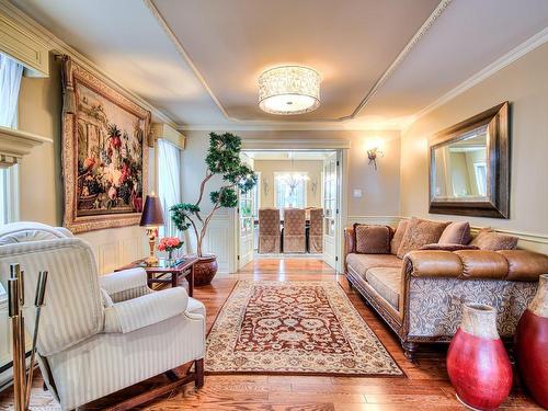 Family room - 1553 Boul. Jolibourg, Laval (Sainte-Dorothée), QC - Indoor Photo Showing Living Room