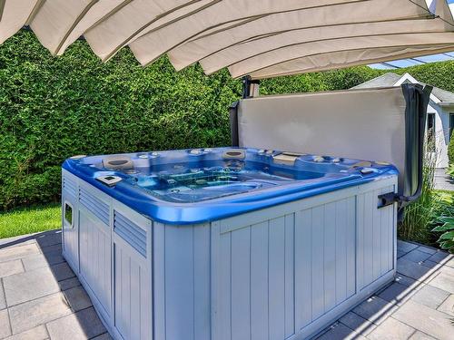 Hot tub - 1553 Boul. Jolibourg, Laval (Sainte-Dorothée), QC - Outdoor With Exterior