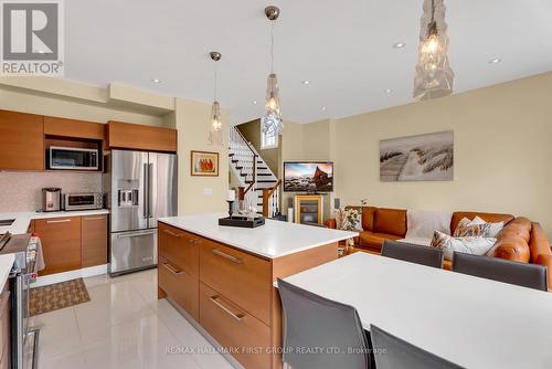 25 Crispin Court, Markham (Buttonville), ON - Indoor Photo Showing Kitchen