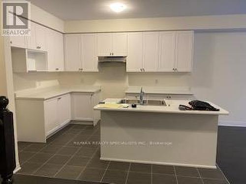 30 Brixham Lane, Brampton, ON - Indoor Photo Showing Kitchen