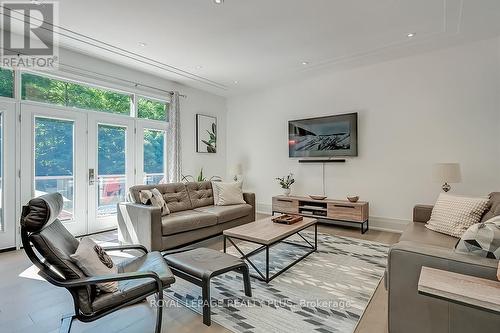 3136 Limestone Road, Milton, ON - Indoor Photo Showing Living Room