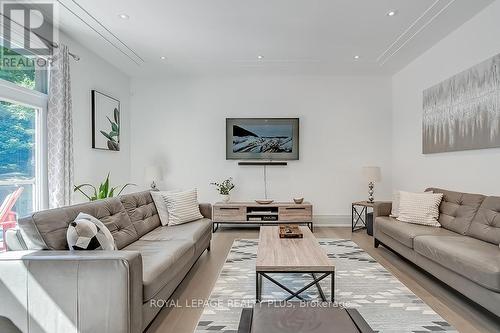 3136 Limestone Road, Milton, ON - Indoor Photo Showing Living Room