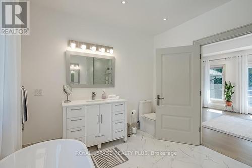 3136 Limestone Road, Milton, ON - Indoor Photo Showing Bathroom