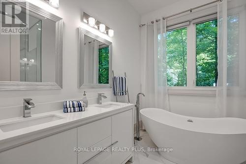 3136 Limestone Road, Milton, ON - Indoor Photo Showing Bathroom