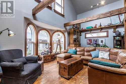 627 Bayshore Boulevard, Burlington, ON - Indoor Photo Showing Living Room