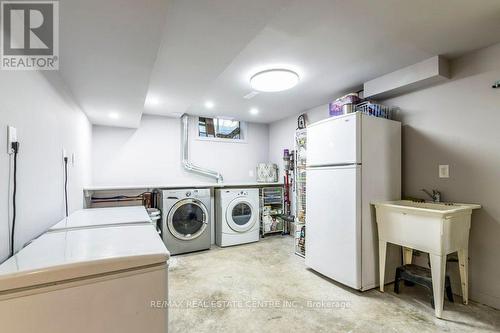 627 Bayshore Boulevard, Burlington, ON - Indoor Photo Showing Laundry Room