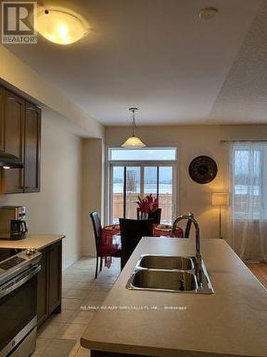 280 Explorer Way, Thorold, ON - Indoor Photo Showing Kitchen With Double Sink