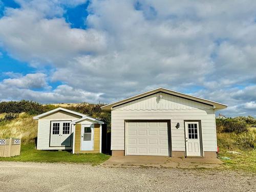 Garage - 212 Ch. Du Cap-Rouge, Les Îles-De-La-Madeleine, QC - Outdoor