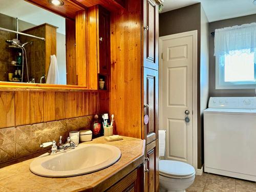 Bathroom - 212 Ch. Du Cap-Rouge, Les Îles-De-La-Madeleine, QC - Indoor Photo Showing Bathroom