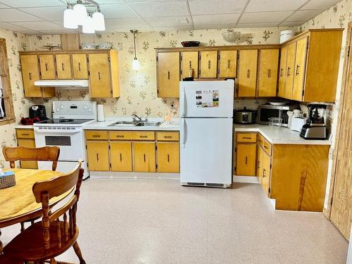 Basement - 212 Ch. Du Cap-Rouge, Les Îles-De-La-Madeleine, QC - Indoor Photo Showing Kitchen With Double Sink