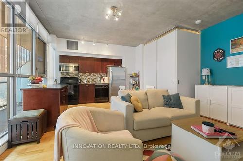 201 - 179 George Street, Ottawa, ON - Indoor Photo Showing Living Room