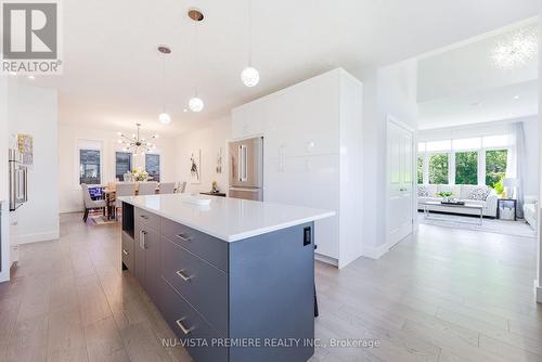 2358 Wickerson Road, London, ON - Indoor Photo Showing Kitchen With Upgraded Kitchen