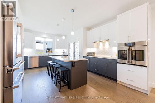 2358 Wickerson Road, London, ON - Indoor Photo Showing Kitchen With Upgraded Kitchen