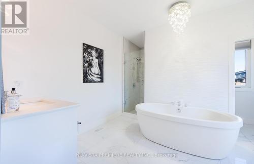 2358 Wickerson Road, London, ON - Indoor Photo Showing Bathroom