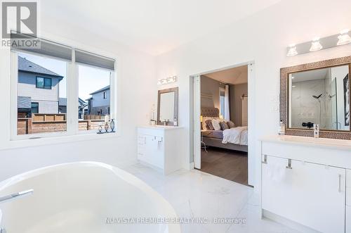 2358 Wickerson Road, London, ON - Indoor Photo Showing Bathroom