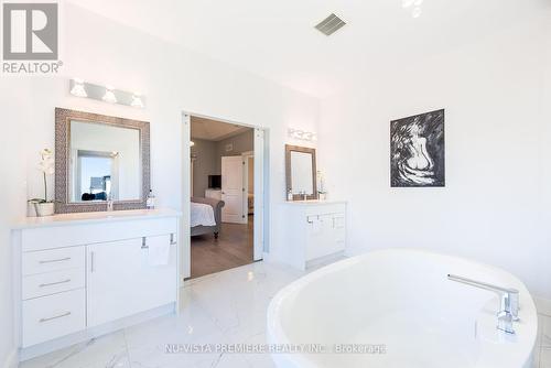 2358 Wickerson Road, London, ON - Indoor Photo Showing Bathroom