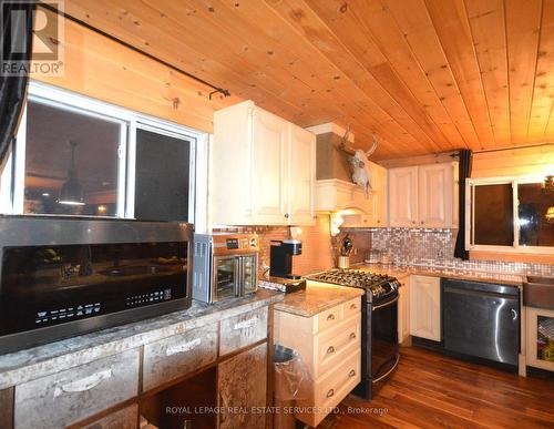 3227 Muskoka Street, Severn, ON - Indoor Photo Showing Kitchen