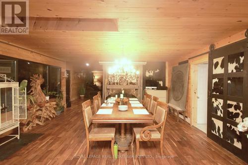 3227 Muskoka Street, Severn, ON - Indoor Photo Showing Dining Room