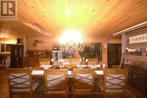 3227 Muskoka Street, Severn, ON - Indoor Photo Showing Dining Room