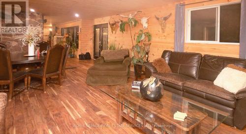 3227 Muskoka Street, Severn, ON - Indoor Photo Showing Living Room