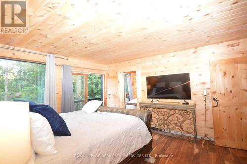 3227 Muskoka Street, Severn, ON - Indoor Photo Showing Bedroom