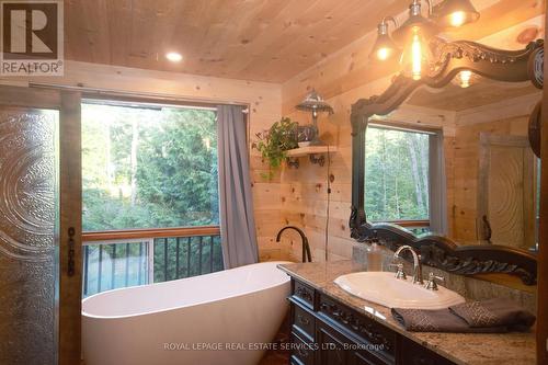 3227 Muskoka Street, Severn, ON - Indoor Photo Showing Bathroom