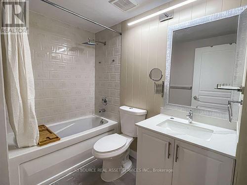 915 - 3939 Duke Of York Boulevard, Mississauga (City Centre), ON - Indoor Photo Showing Bathroom