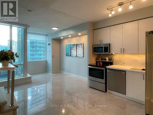 915 - 3939 Duke Of York Boulevard, Mississauga, ON - Indoor Photo Showing Kitchen