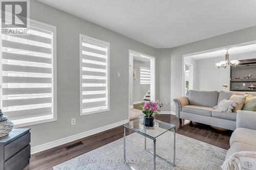 3836 Allcroft Road, Mississauga, ON - Indoor Photo Showing Living Room