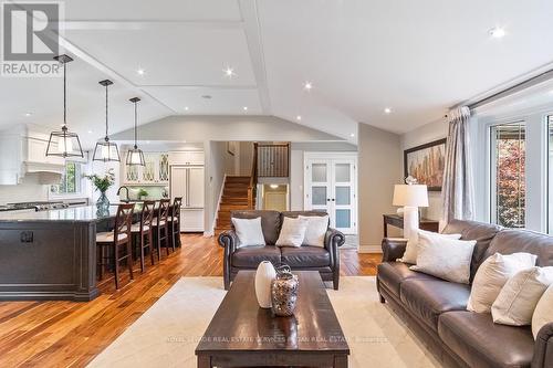 1381 Beemer Avenue, Mississauga, ON - Indoor Photo Showing Living Room