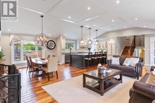 1381 Beemer Avenue, Mississauga, ON - Indoor Photo Showing Living Room