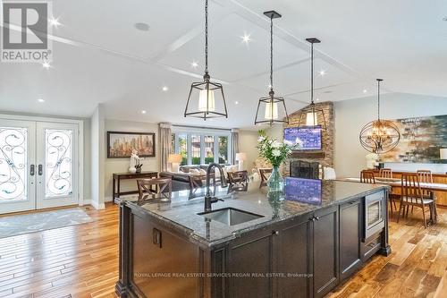 1381 Beemer Avenue, Mississauga, ON - Indoor Photo Showing Kitchen With Upgraded Kitchen