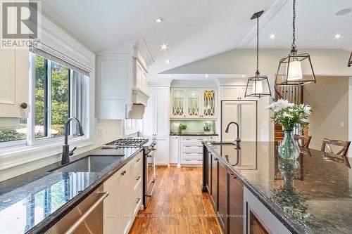 1381 Beemer Avenue, Mississauga, ON - Indoor Photo Showing Kitchen With Upgraded Kitchen