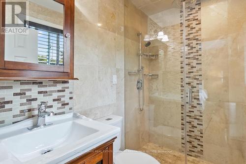 1381 Beemer Avenue, Mississauga, ON - Indoor Photo Showing Bathroom