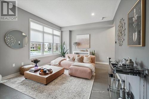 3081 Ernest Appelbe Boulevard W, Oakville, ON - Indoor Photo Showing Living Room