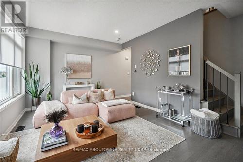 3081 Ernest Appelbe Boulevard W, Oakville, ON - Indoor Photo Showing Living Room