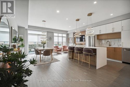 3081 Ernest Appelbe Boulevard W, Oakville, ON - Indoor Photo Showing Kitchen