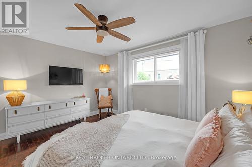 905 Cloverleaf Drive, Burlington, ON - Indoor Photo Showing Bedroom