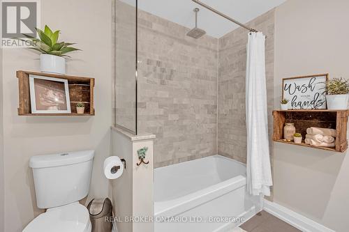 905 Cloverleaf Drive, Burlington (Lasalle), ON - Indoor Photo Showing Bathroom