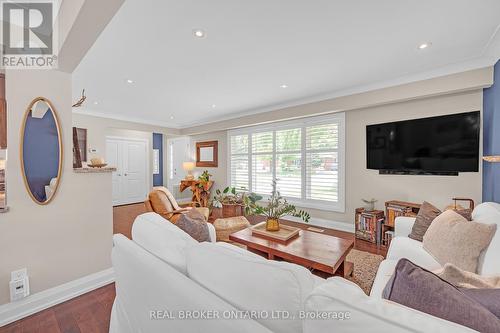 905 Cloverleaf Drive, Burlington, ON - Indoor Photo Showing Living Room