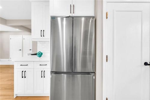 32 Miami Drive, Hamilton, ON - Indoor Photo Showing Kitchen