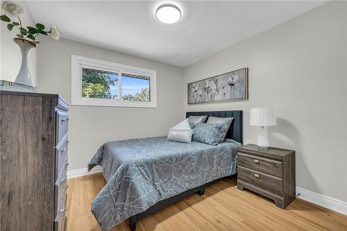 32 Miami Drive, Hamilton, ON - Indoor Photo Showing Bedroom